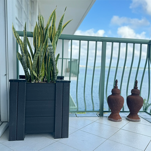Miami’s harsh weather no match for the durability of the Raven Square Planter