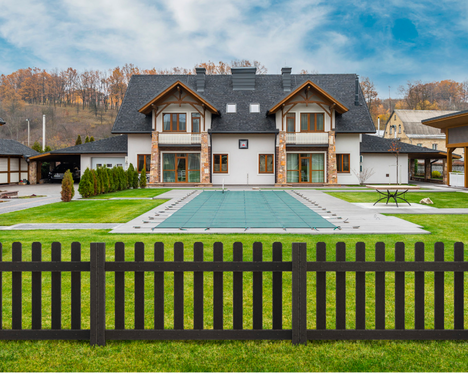 Traditional Picket Fencing